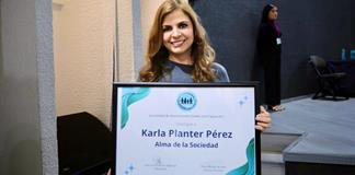 Por su vínculo entre la UdeG y sociedad, Karla Planter recibe galardón Alma de Sociedad