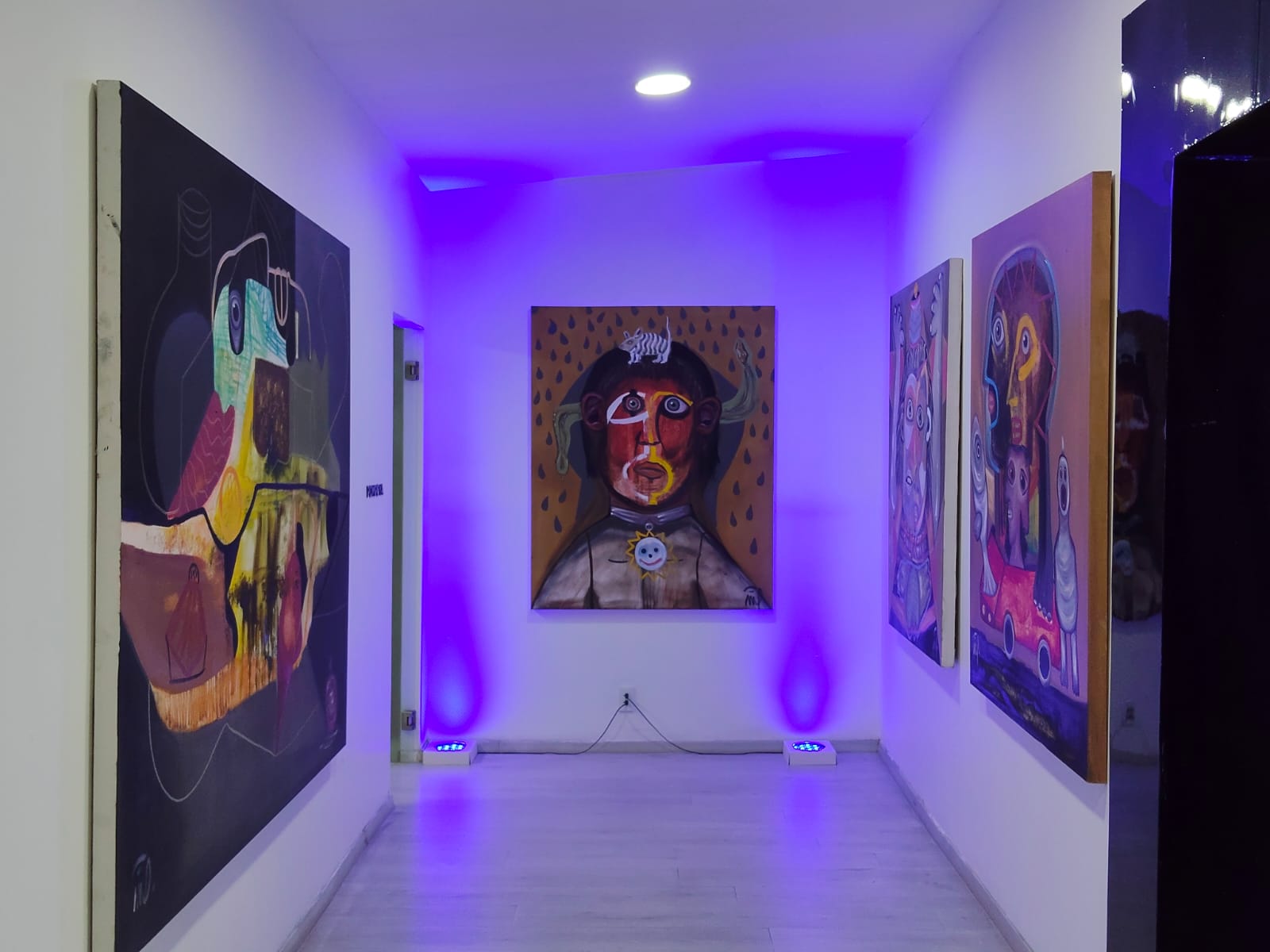 Diversas formas de pensar, miradas y rostros en la exposición artística de Simón Cruz en Guadalajara Diversas formas de pensar, miradas y rostros en la exposición artística de Simón Cruz en Guadalajara