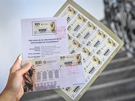 La UdeG tiene su estampilla postal por los 100 años de la refundación
