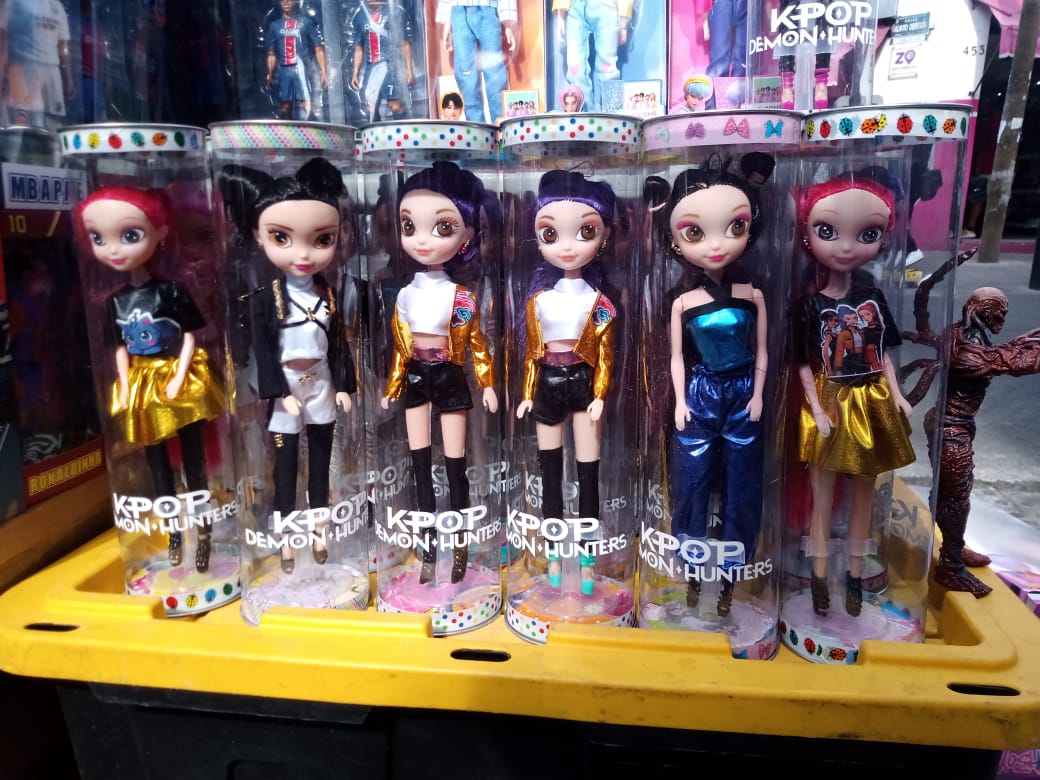 La zona comercial de Obregón está saturada y no hay presencia de policías ni agentes viales La zona comercial de Obregón está saturada y no hay presencia de policías ni agentes viales