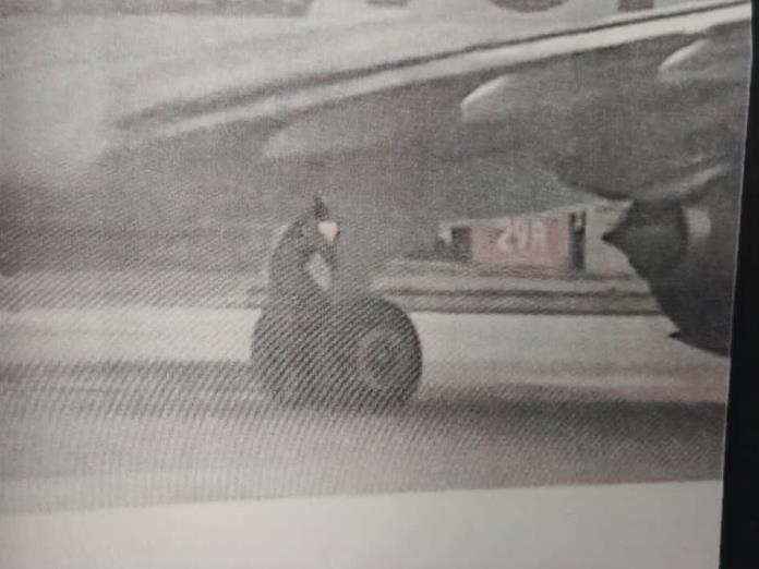 A prisión, hombre que se subió al tren de aterrizaje en el aeropuerto tapatío A prisión, hombre que se subió al tren de aterrizaje en el aeropuerto tapatío