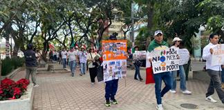 Jóvenes marchan en silencio en Guadalajara contra violencia y reclutamiento forzado Jóvenes marchan en silencio en Guadalajara contra violencia y reclutamiento forzado