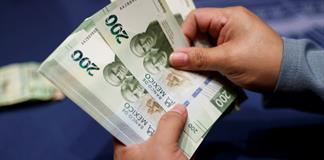 El peso marca su mejor nivel del a&ntilde;o frente al d&oacute;lar y rompe barrera de las 18 unidades