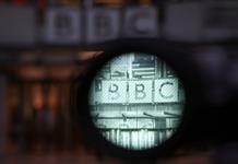 Trump demanda a la BBC por 10.000 millones de dólares y la cadena responde que se defenderá Trump demanda a la BBC por 10.000 millones de dólares y la cadena responde que se defenderá