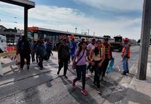 Línea 4 convence a usuarios por velocidad, pero tropieza en accesos y seguridad peatonal