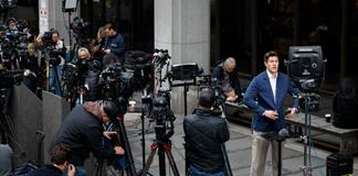 Hijo del cineasta Rob Reiner comparece por primera vez en la corte por parricidio