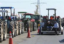 Productores agrícolas se manifiestan en Ciudad Guzmán Productores agrícolas se manifiestan en Ciudad Guzmán