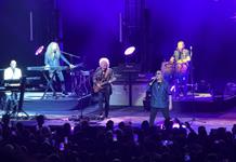 Toto convierte el Auditorio Telmex en una despedida cargada de nostalgia Toto convierte el Auditorio Telmex en una despedida cargada de nostalgia