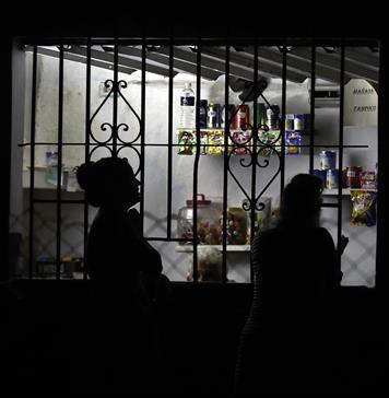 M&eacute;xico env&iacute;a 80.000 barriles de combustible a Cuba para aliviar sus apagones