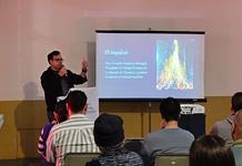 Reflexionan sobre el valor identitario e histórico del alumbrado navideño en las calles de Guadalajara