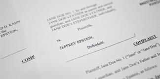 V&iacute;ctimas y congresistas critican censura de documentos publicados del caso Epstein