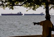 EEUU persigue un petrolero en el Caribe en medio de presiones al crudo venezolano