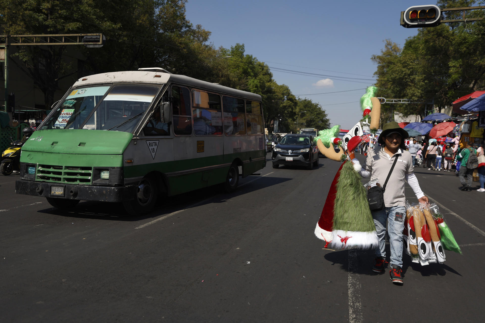 La Navidad, la temporada alta para el comercio informal en México