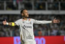 Neymar fue operado con éxito de la rodilla izquierda