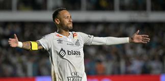 Neymar fue operado con &eacute;xito de la rodilla izquierda