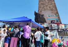 Niñas y niños de familias buscadoras reciben juguetes