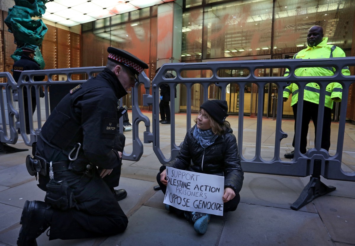 Detienen a Greta Thunberg en Londres en protesta de apoyo a activistas de Palestine Action