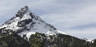 Invierno c&aacute;lido y seco aleja la nieve del Nevado de Colima