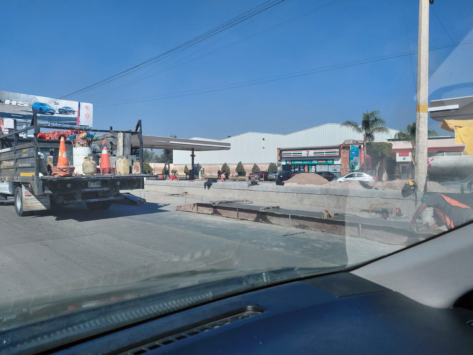 Adelantan apertura de carriles laterales en Carretera a Chapala y Camino Real a Colima