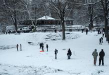 Gran parte de EEUU despide 2025 en medio de una potente tormenta de nieve y lluvia helada
