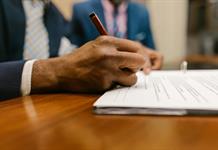 Cuatro empresas sancionadas por falsear informaci&oacute;n en contratos de agua y software