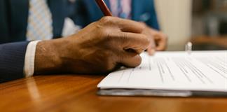 Cuatro empresas sancionadas por falsear informaci&oacute;n en contratos de agua y software