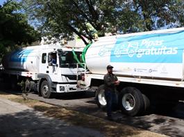 Habr&aacute; pipas suficientes para surtir agua durante mega recorte: Zamora