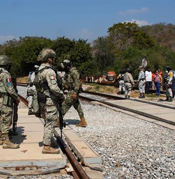Sheinbaum visita a heridos por accidente de tren en Oaxaca y anuncia indemnizaciones