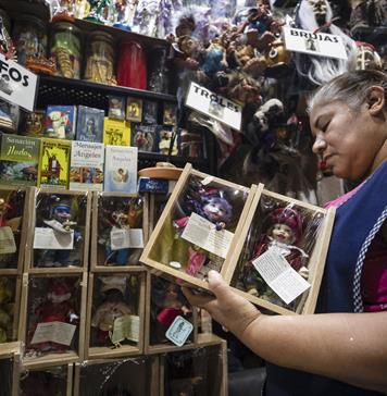Brujos, duendes y amuletos: la apuesta esot&eacute;rica de los mexicanos para recibir el 2026