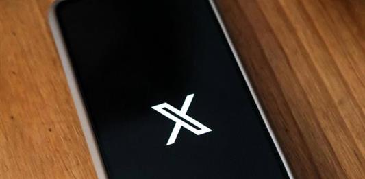 La UE abre una investigación contra la red social X por los desnudos generados con IA