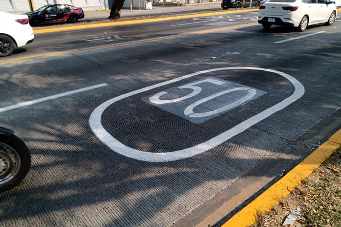 Bajan velocidad máxima en avenida Vallarta; suben multas a automovilistas Bajan velocidad máxima en avenida Vallarta; suben multas a automovilistas