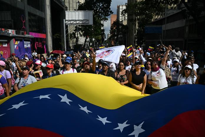 Detienen y liberan a 16 periodistas en Caracas en jornada de instalación de la Asamblea Nacional Detienen y liberan a 16 periodistas en Caracas en jornada de instalación de la Asamblea Nacional