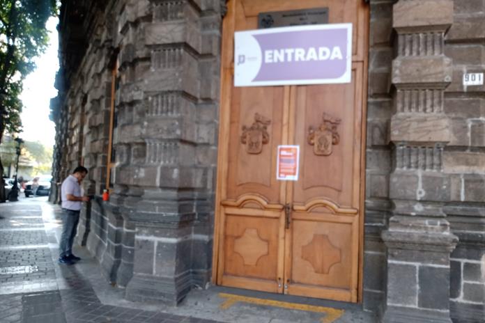 Contribuyentes llegaron a pagar el predial y la Tesorería de Guadalajara estuvo cerrada Contribuyentes llegaron a pagar el predial y la Tesorería de Guadalajara estuvo cerrada