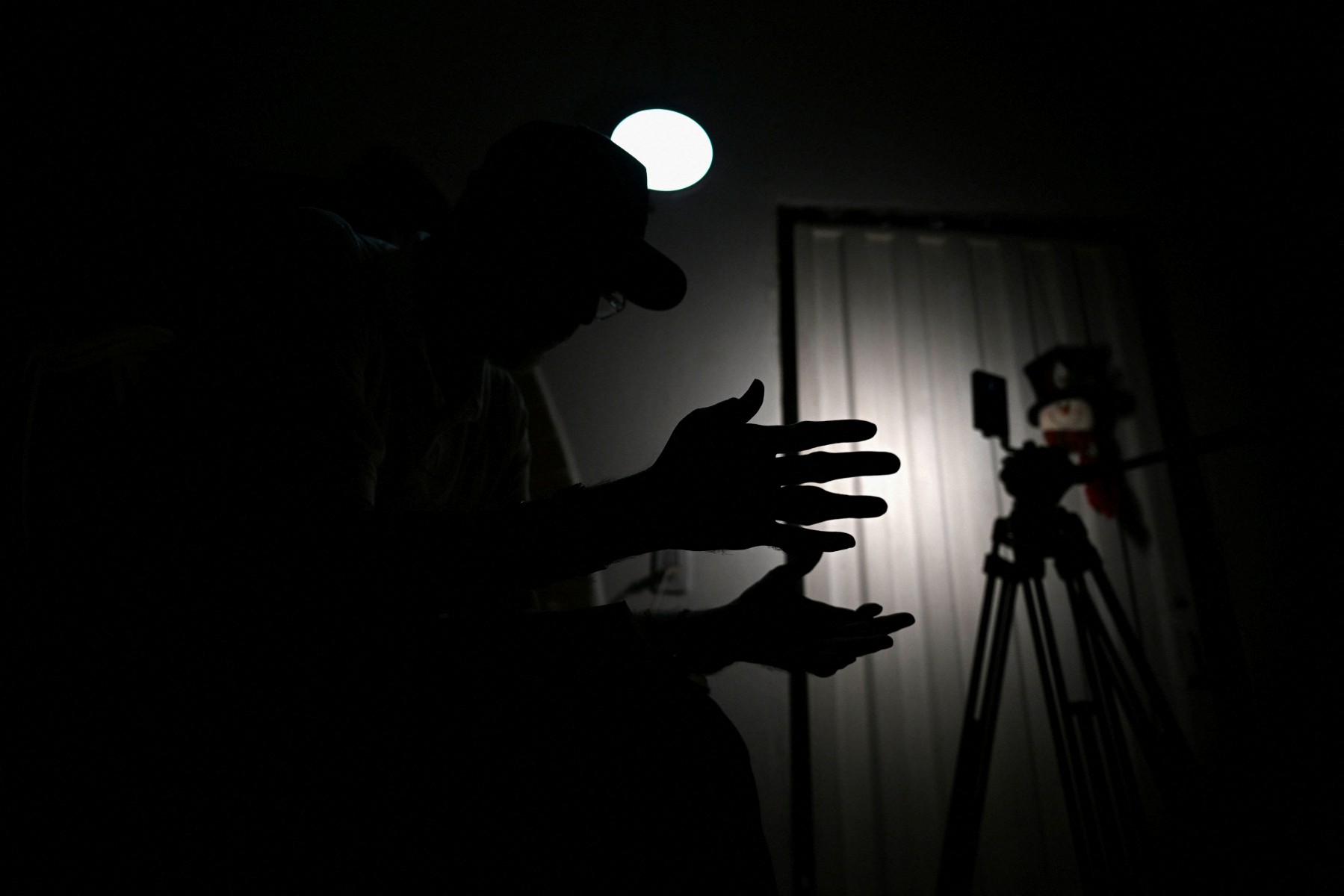 Desertores de fuerzas de seguridad venezolanas analizan futuro tras caída de Maduro