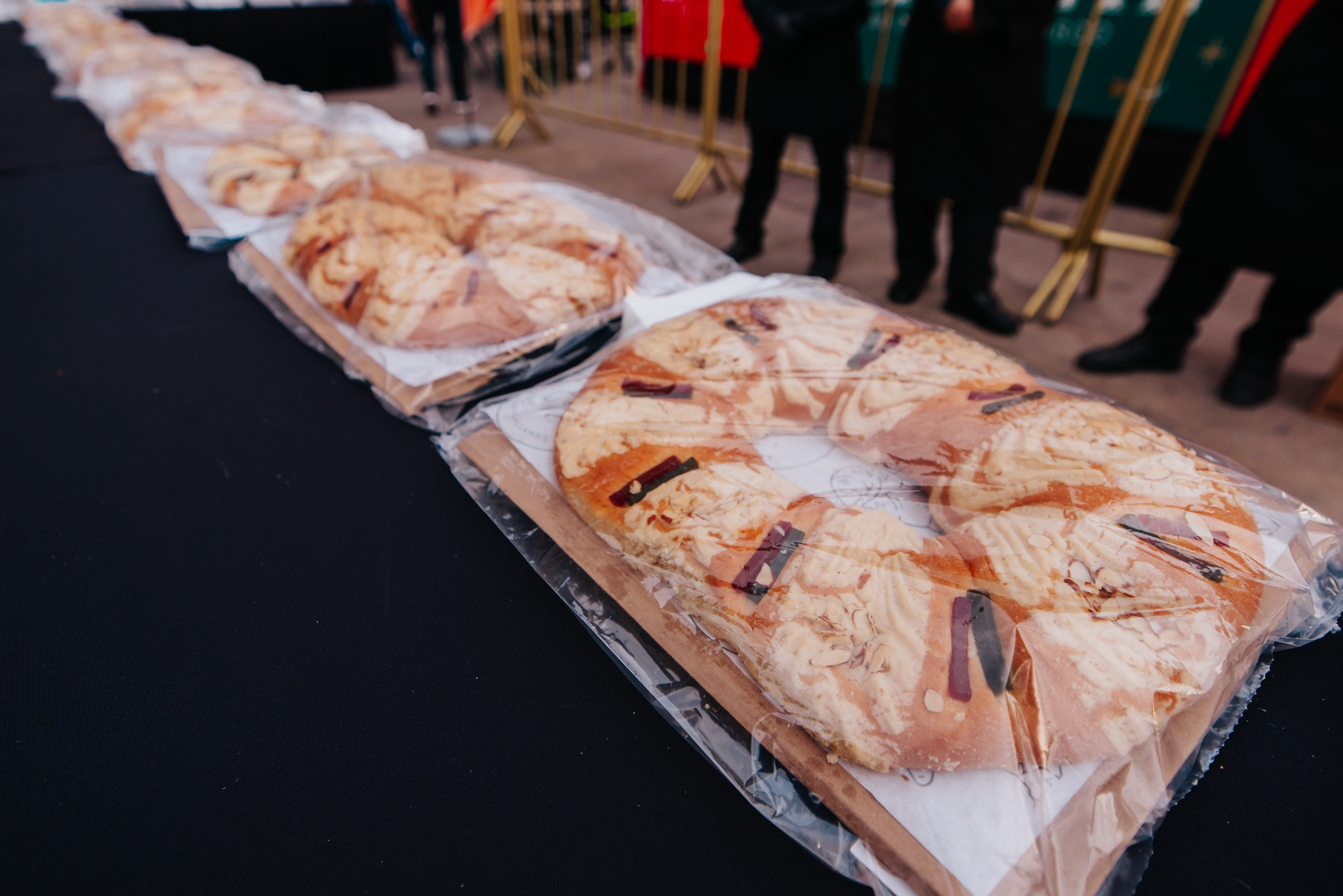 Guadalajara reparte 500 roscas de Reyes y mil 700 litros de chocolate en el Centro Histórico Guadalajara reparte 500 roscas de Reyes y mil 700 litros de chocolate en el Centro Histórico