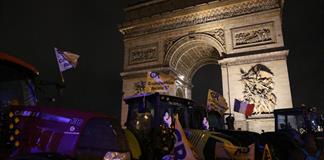 Agricultores franceses irrumpen en Par&iacute;s para protestar contra acuerdo UE-Mercosur