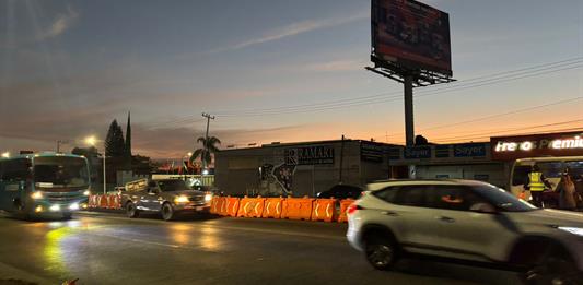 Vuelve el contraflujo a López Mateos... y las filas kilométricas de autos