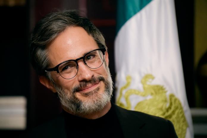 Gael García Bernal recibe medalla francesa y destaca unión del cine latinoamericano y europeo Gael García Bernal recibe medalla francesa y destaca unión del cine latinoamericano y europeo