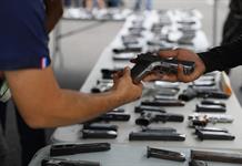 Autoridades mexicanas hallan un coche con más de cincuenta armas en la fronteriza Tijuana