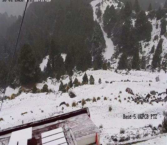 Reportan primera ca&iacute;da de nieve en el Nevado de Colima