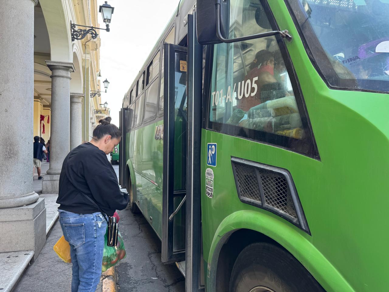 Por tarifazo, llueven críticas en el Congreso a titulares de Transporte y Hacienda Por tarifazo, llueven críticas en el Congreso a titulares de Transporte y Hacienda