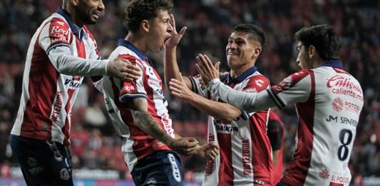 Chivas lidera el Clausura 2026 tras su tercer triunfo consecutivo