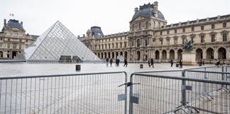 Louvre: trabajadores mantienen huelga y cierran museo por tercera vez