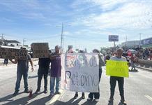 Vecinos paralizan Carretera a Chapala; exigen reapertura de retorno