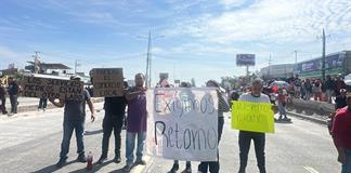 Vecinos paralizan Carretera a Chapala; exigen reapertura de retorno