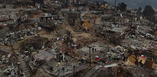 Damnificados imploran ayuda entre las ruinas por incendios forestales en Chile