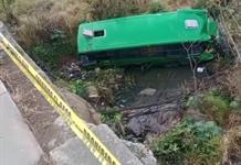 Hallan camión abandonado en barranco de Tlaquepaque; el conductor abandonó la unidad