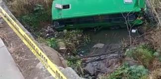 Hallan cami&oacute;n abandonado en barranco de Tlaquepaque; el conductor abandon&oacute; la unidad