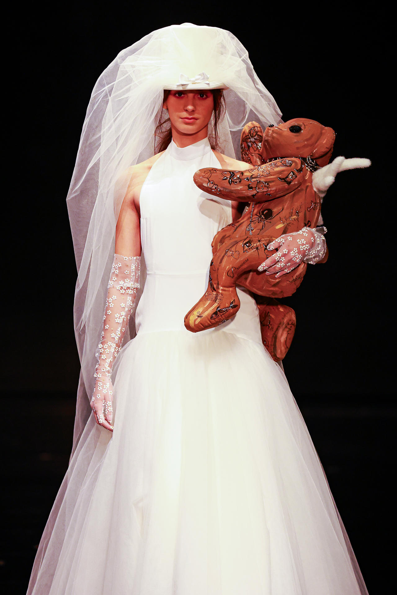 Una oda celestial entre ángeles y peluches inaugura la edición 84 de Intermoda en México