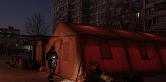 La mitad de los edificios de Kiev siguen sin electricidad